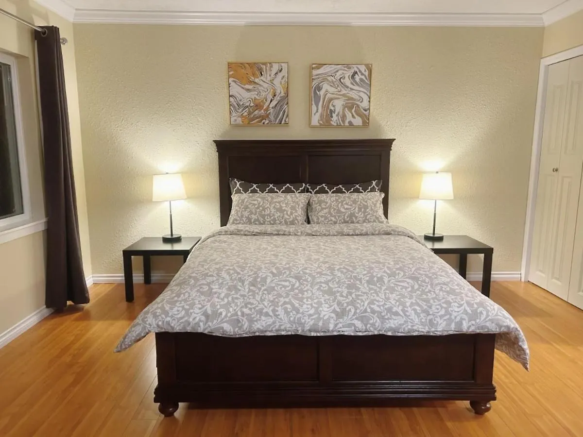 Holiday home Private Suite With Separated Entrance Monica'S Home Richmond