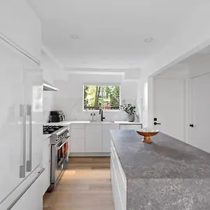  Holiday home Modern Kitsilano 2 Bedroom With A Hot Tub